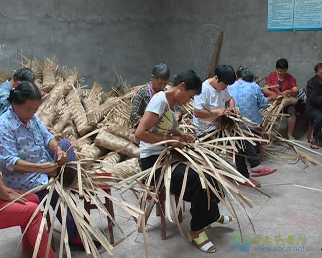 夹江县举办竹编工艺品技能培训班 助力精准脱贫