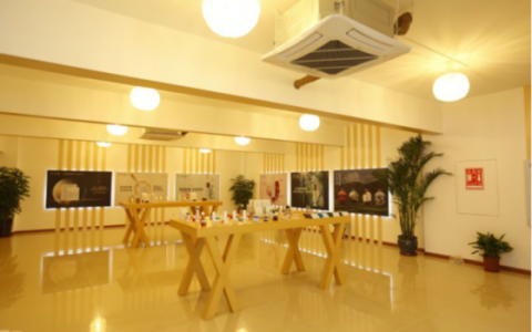 上海璞萃化妆品OEM化妆品ODM用技术和实力给寻找化妆品代加工厂的商家带来的好处