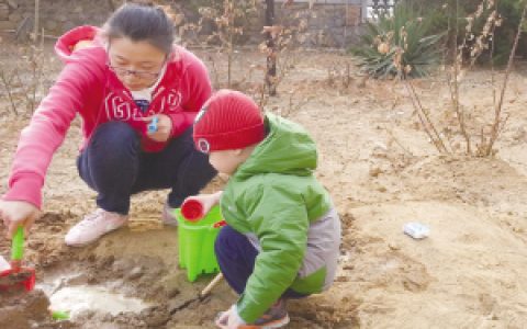 23岁女孩当全职育婴师 职场新人完成年薪12万的转变