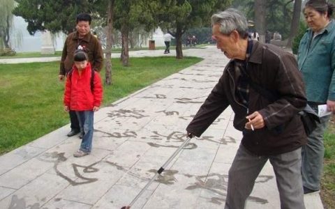 初学者学习书法用什么样的纸比较好在这里跟大家分享一下！