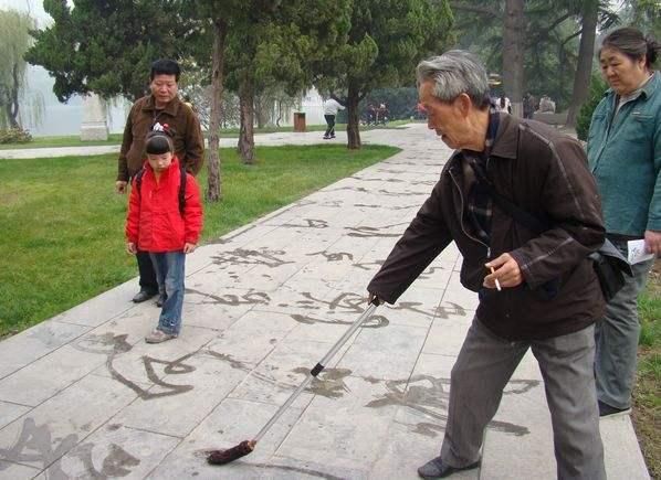 初学者学习书法用什么样的纸比较好在这里跟大家分享一下！