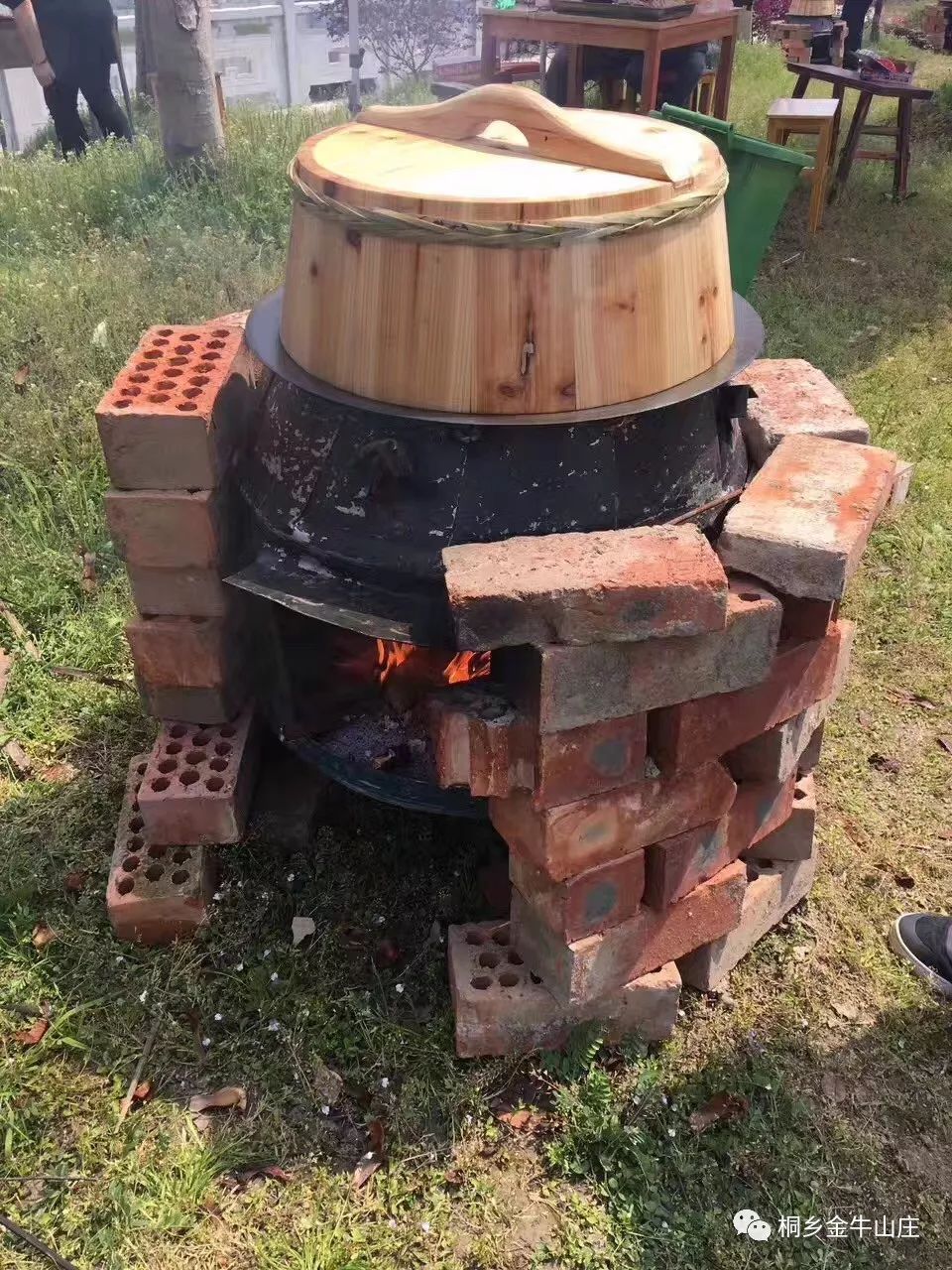 她分享 金牛山庄春季烧烤·野火饭进行中~赶快约起来！