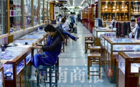 古玩市场“造富”传奇 几千元收块玉转手卖30万