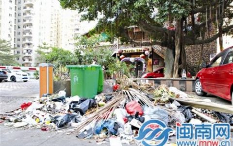 漳州地道小吃少不了天下广场 美食街边竟垃圾成堆