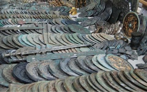 南阳一古玩店有对清代“石狮子” 凌晨离奇“跑”了