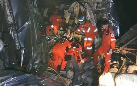 泰国旅游大巴刹车失灵酿惨烈车祸 18人亡31伤