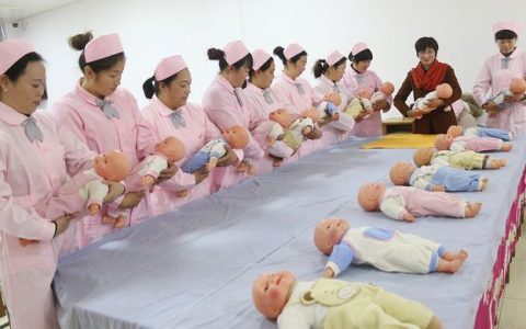 金牌月嫂”多为家政公司自封 “金牌”称号花几百元就能买到