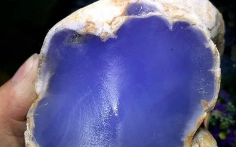 三万翡翠原石一刀切出极品帝王紫!后半辈子不用愁了!