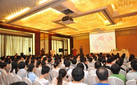 宝宝的智慧 绽放在指尖